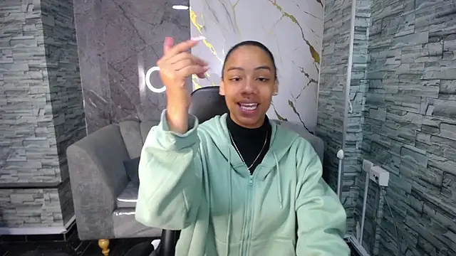 Snapshot of Violeth_b chatting on October 13, 12:52 pm Violeth b online show from October 13, 12:52 pm