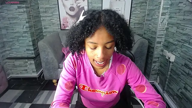 Snapshot of Violeth_b chatting on October 2, 1:16 pm Violeth b online show from October 2, 1:16 pm