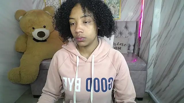 Snapshot of Violeth_b chatting on September 19, 12:59 pm Violeth b online show from September 19, 12:59 pm