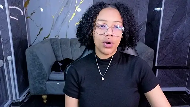 Snapshot of Violeth_b chatting on October 30, 1:12 pm Violeth b online show from October 30, 1:12 pm