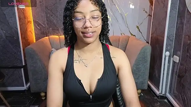 Snapshot of Violeth_b chatting on October 20, 12:41 pm Violeth b online show from October 20, 12:41 pm