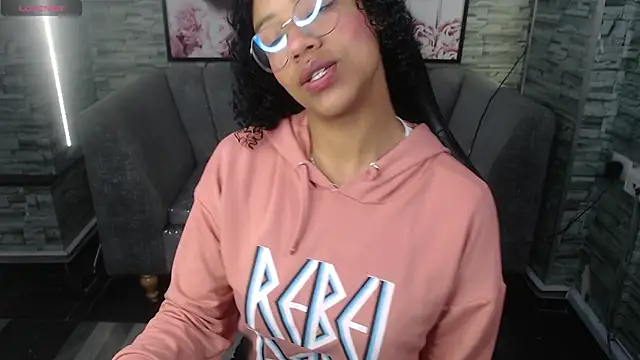 Snapshot of Violeth_b chatting on October 6, 12:55 pm Violeth b online show from October 6, 12:55 pm