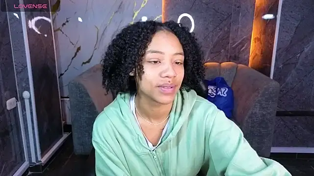 Snapshot of Violeth_b chatting on October 29, 1:04 pm Violeth b online show from October 29, 1:04 pm