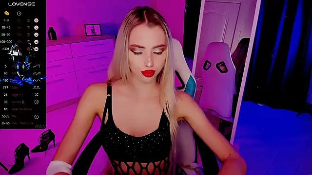 Emilia Klar online show from November 8, 8:08 am