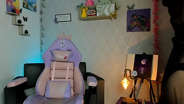 Snapshot of Alaia_Love77 chatting on October 7, 9:19 pm Alaia Love77 online show from October 7, 9:19 pm