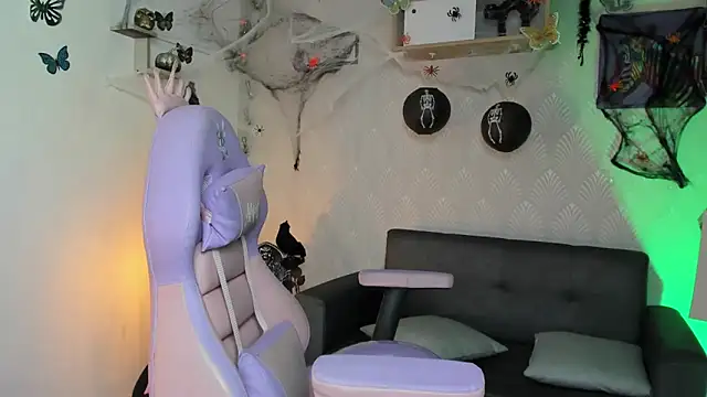 Snapshot of Alaia_Love77 chatting on October 19, 11:07 pm Alaia Love77 online show from October 19, 11:07 pm