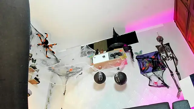 Snapshot of Alaia_Love77 chatting on October 29, 10:45 pm Alaia Love77 online show from October 29, 10:45 pm