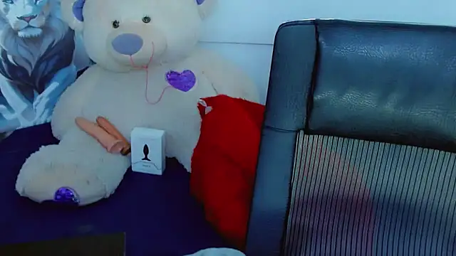 Snapshot of NathaliaCross chatting on October 23, 6:47 pm NathaliaCross online show from October 23, 6:47 pm