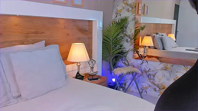 EmaBakker online show from November 21, 2:41 pm