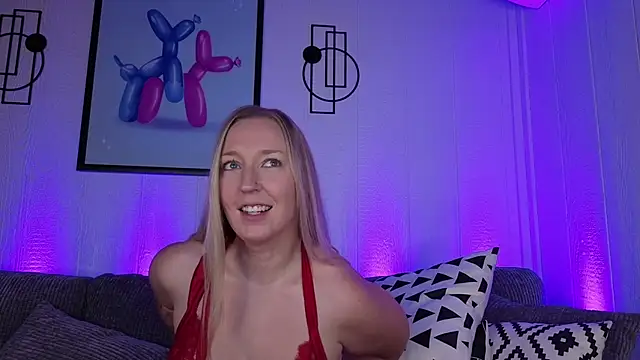 Snapshot of lucyallen4201 chatting on October 15, 11:13 am lucyallen4201 online show from October 15, 11:13 am