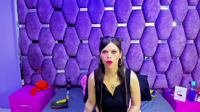 Mariana Benett online show from September 25, 9:01 pm