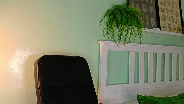 Snapshot of ParisFox_ chatting on October 18, 8:10 pm ParisFox online show from October 18, 8:10 pm