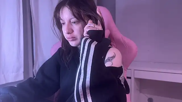 moundliicht1 online show from April 19, 8:44 pm