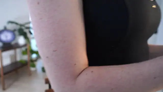 EsmaCrumbley online show from November 20, 4:13 am