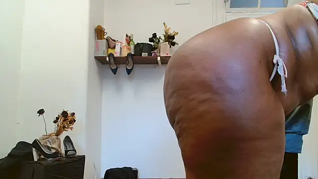 Snapshot of xTALLSEXYBUMx chatting on September 25, 6:34 am xTALLSEXYBUMx online show from September 25, 6:34 am