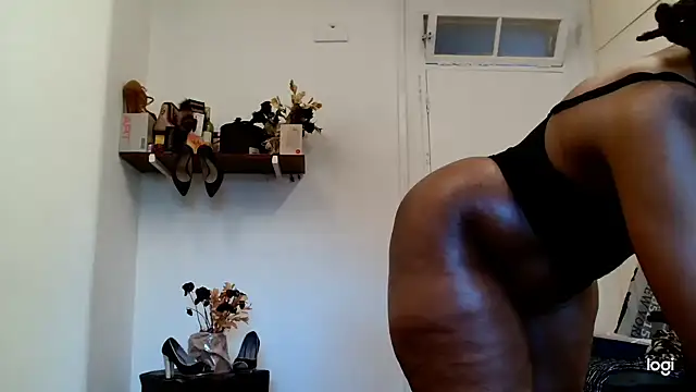 Snapshot of xTALLSEXYBUMx chatting on October 25, 5:26 am xTALLSEXYBUMx online show from October 25, 5:26 am