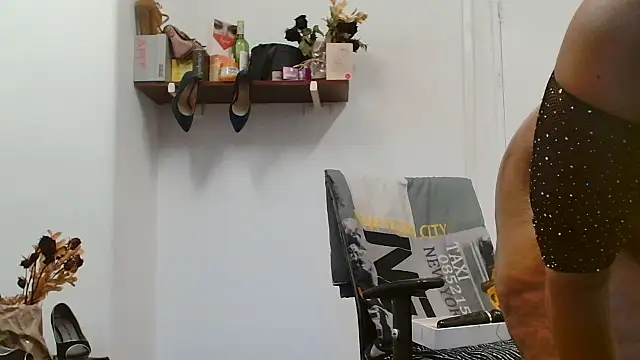 Snapshot of xTALLSEXYBUMx chatting on October 8, 3:44 am xTALLSEXYBUMx online show from October 8, 3:44 am