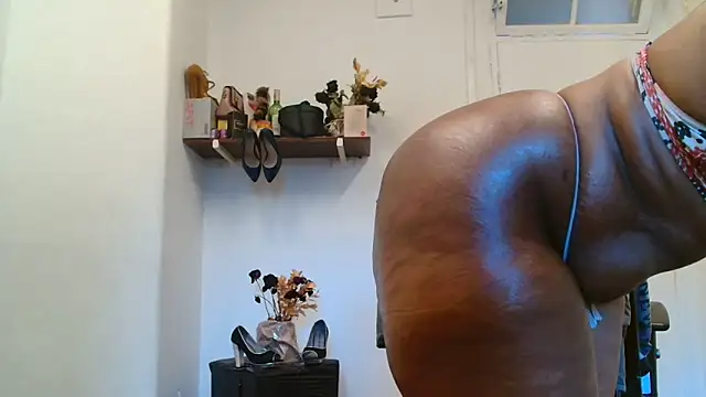 Snapshot of xTALLSEXYBUMx chatting on October 22, 4:28 am xTALLSEXYBUMx online show from October 22, 4:28 am