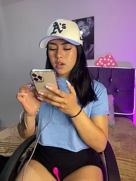 emily 22x online show from October 12, 9:39 pm