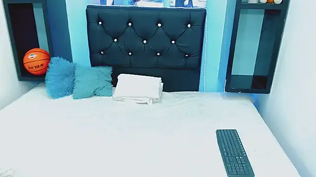 Snapshot of antonela_xxx chatting on October 24, 8:05 pm antonela xxx online show from October 24, 8:05 pm