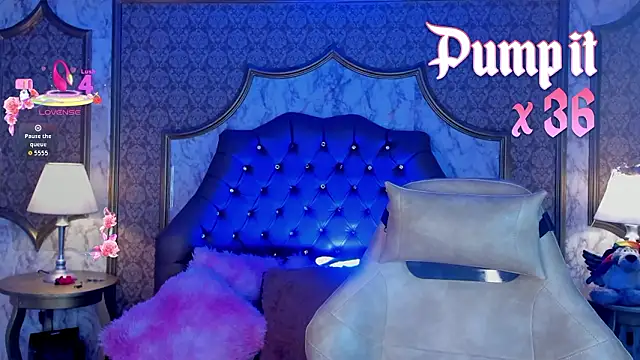 SoffiQueen online show from February 19, 1:32 pm