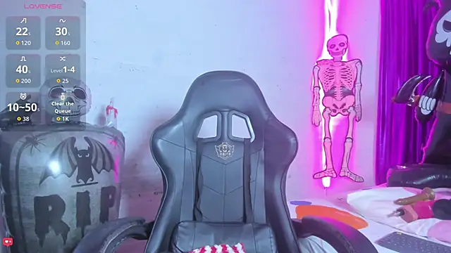 Snapshot of jonson- chatting on October 30, 11:06 pm jonson- online show from October 30, 11:06 pm