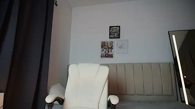 lia-russo- online show from September 12, 1:29 pm