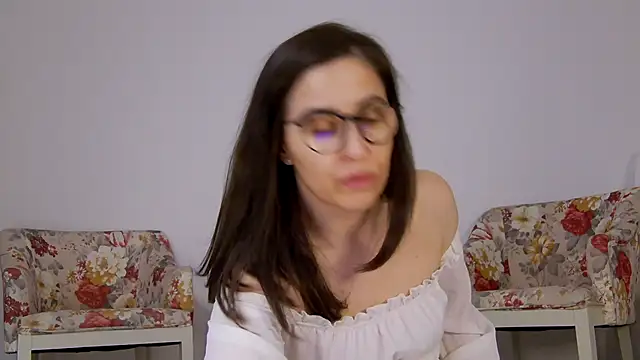 Snapshot of SophieeRain chatting on October 1, 5:40 pm SophieeRain online show from October 1, 5:40 pm