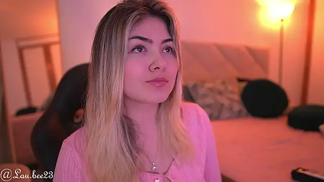 Snapshot of Lau_Bee chatting on September 18, 6:17 pm Lau Bee online show from September 18, 6:17 pm