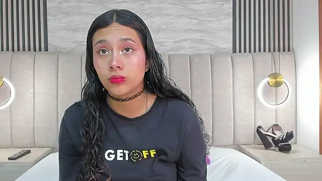 Snapshot of laura_smith33 chatting on October 6, 2:56 pm laura smith33 online show from October 6, 2:56 pm