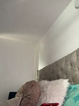 ZoeJohnsoon online show from March 7, 9:00 pm