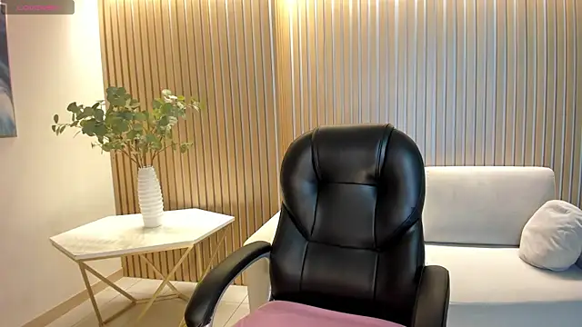 SavannahStorm online show from March 21, 12:10 pm