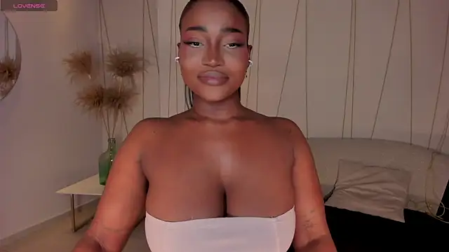 SavannahStorm online show from June 3, 11:55 am