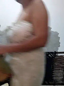 Snapshot of illay_love chatting on October 29, 5:01 am illay love online show from October 29, 5:01 am