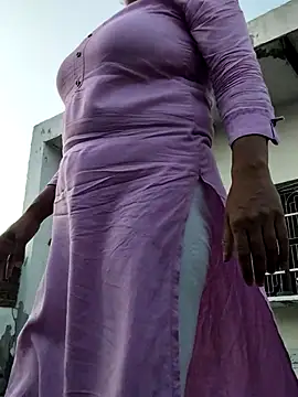 Snapshot of illay_love chatting on September 17, 12:25 pm illay love online show from September 17, 12:25 pm