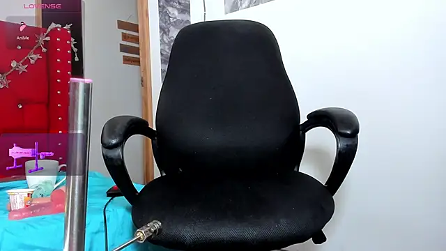 SofiaJoness  online show from December 19, 9:18 pm