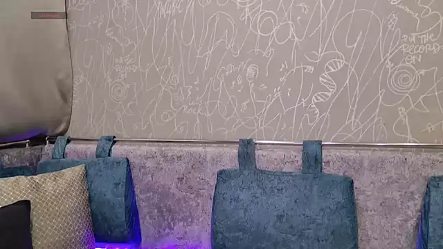 Snapshot of blackcat142 chatting on October 29, 1:58 pm blackcat142 online show from October 29, 1:58 pm