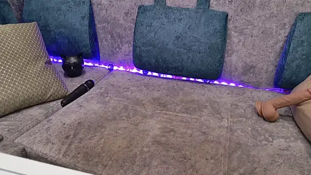 Snapshot of blackcat142 chatting on October 15, 3:58 pm blackcat142 online show from October 15, 3:58 pm