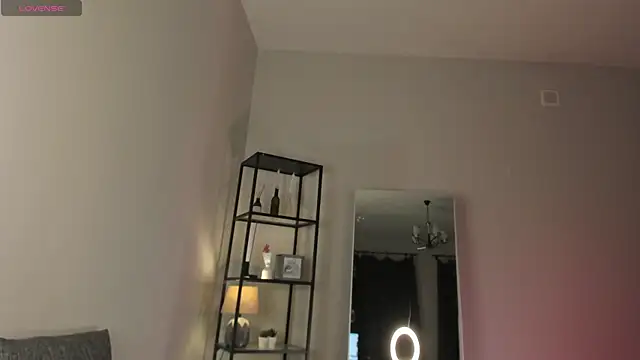 Snapshot of elfinvibes chatting on October 5, 6:40 am elfinvibes online show from October 5, 6:40 am