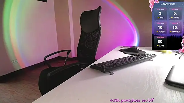 Snapshot of Estefany777 chatting on October 26, 10:27 pm Estefany777 online show from October 26, 10:27 pm