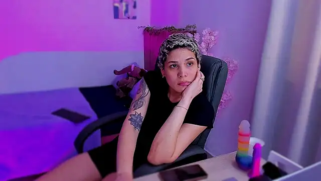 Charlee pink online show from November 28, 8:12 pm