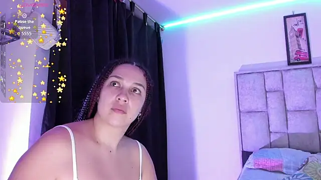 brianaGuzman online show from December 15, 4:56 pm