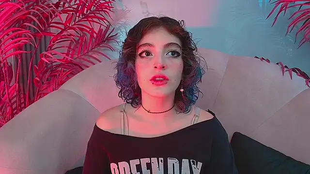 EvaHalsey online show from November 6, 8:04 pm