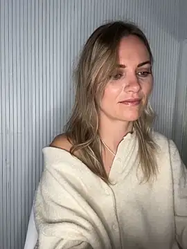 Snapshot of Milla__one chatting on October 15, 7:44 am Milla one online show from October 15, 7:44 am