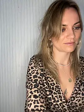 Snapshot of Milla__one chatting on October 10, 9:03 am Milla one online show from October 10, 9:03 am