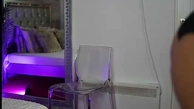 KeylaConner online show from October 5, 5:45 am