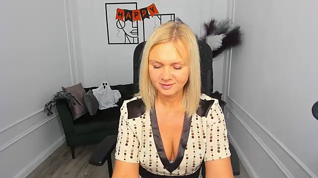 AgathaKlouin online show from October 23, 7:20 pm