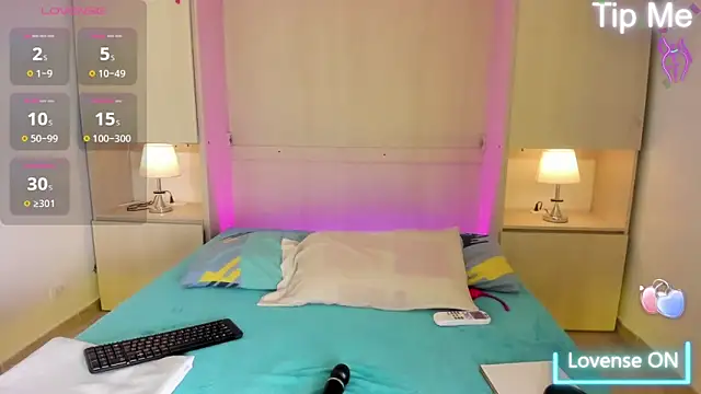 EmilyyStuart online show from September 19, 4:00 am