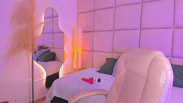 Miley Collins online show from November 28, 7:28 pm