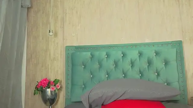 Snapshot of Alexa_roussee chatting on October 15, 1:03 pm Alexa roussee online show from October 15, 1:03 pm